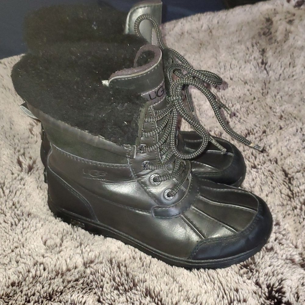 Uggs - Picture 2 of 4